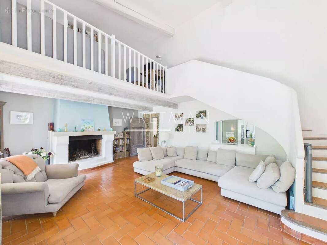 Villa rénovée avec piscine - Callian - photo 10