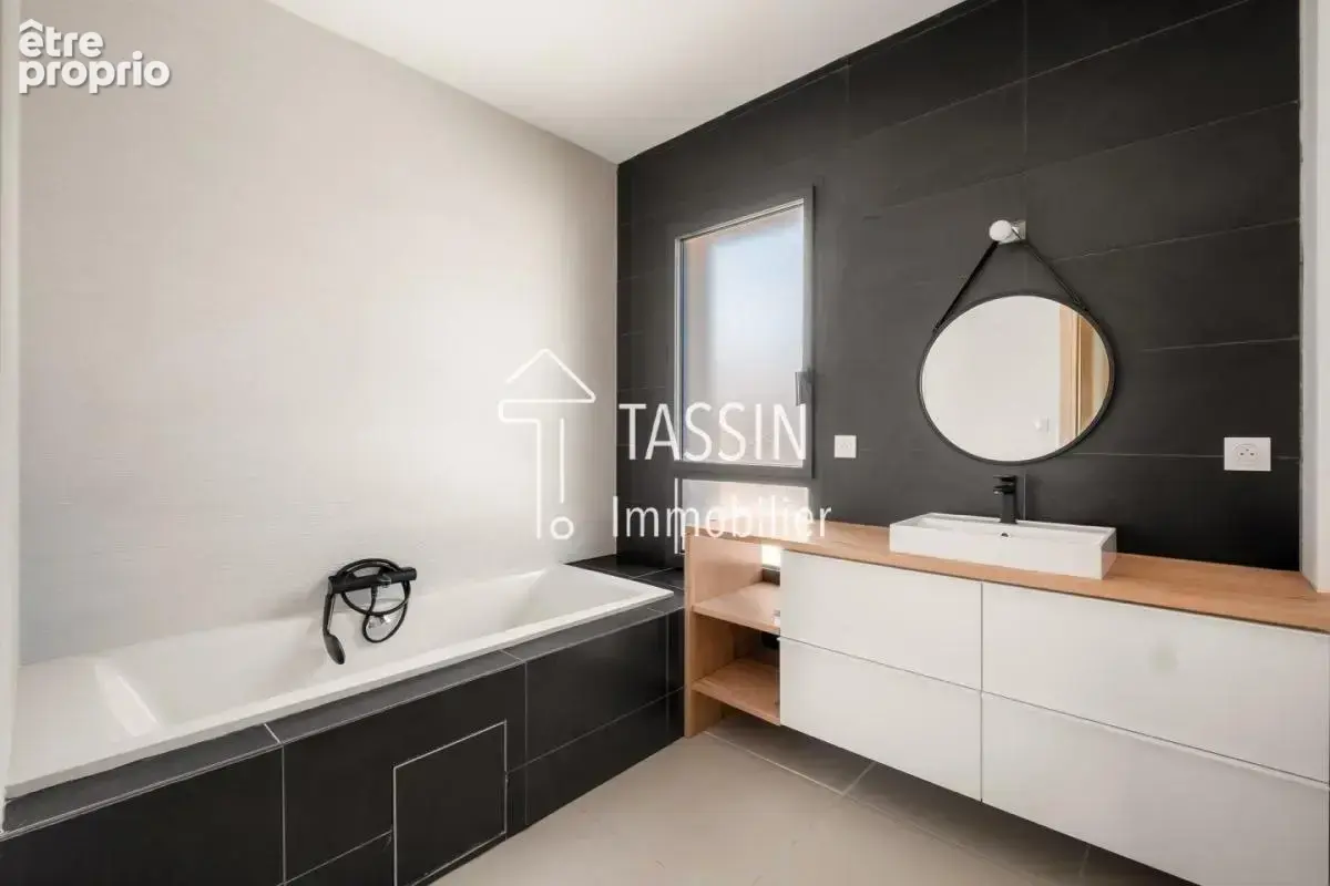 Ecully - Maison contemporaine 5 chambres + studio indépendant - photo 10