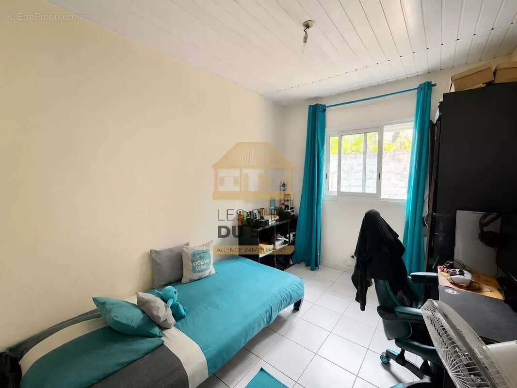 A vendre - une maison de type t4 de 90 m2 environ - saint-philippe - 180 000 € - photo 4