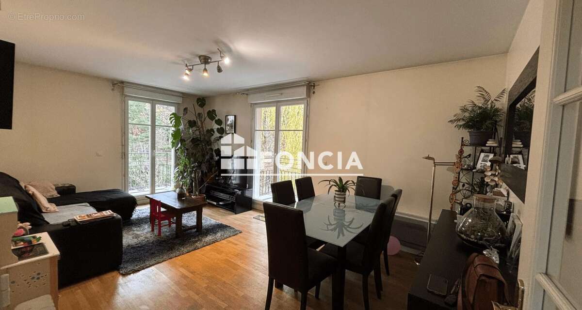 Appartement à LE PLESSIS-TREVISE