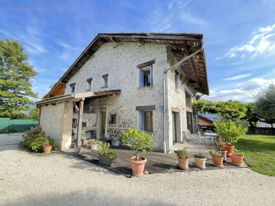 Maison à SAINT-NAZAIRE-LES-EYMES