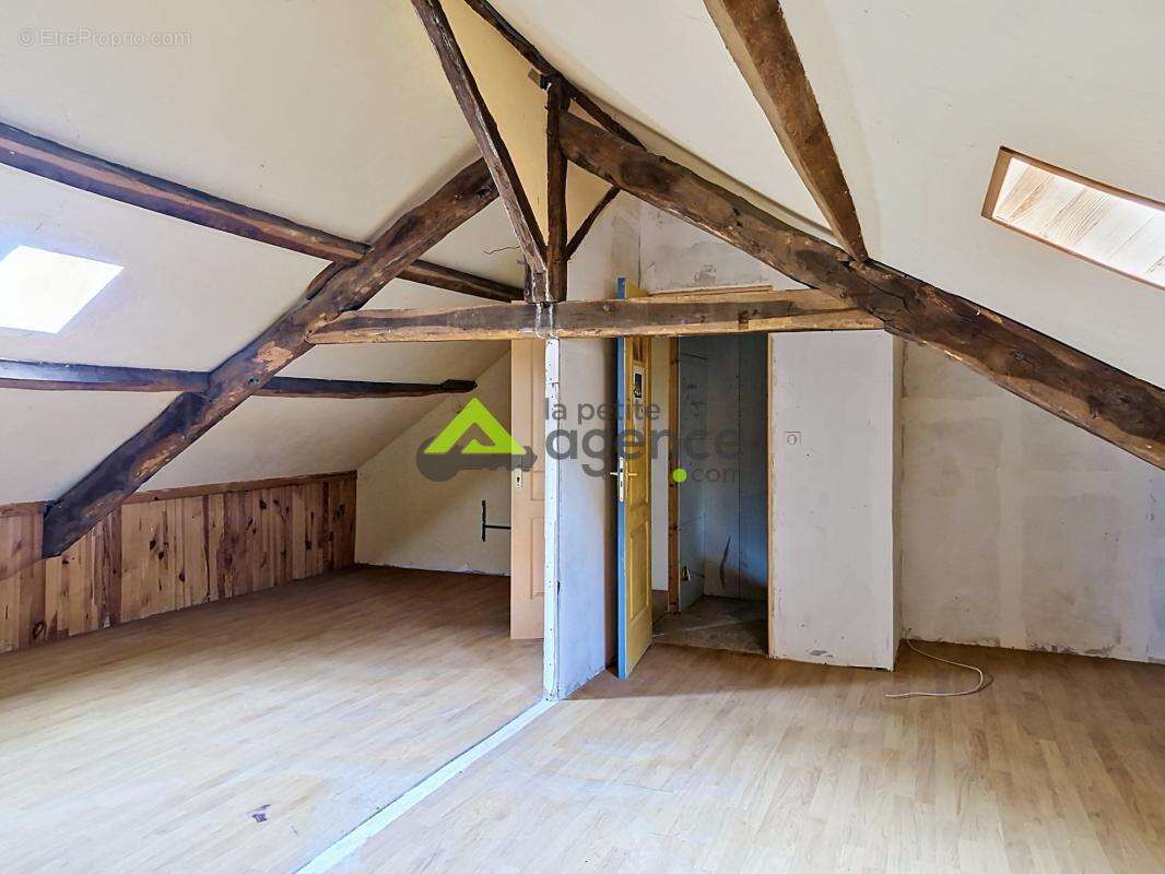 Maison à LAVAVEIX-LES-MINES
