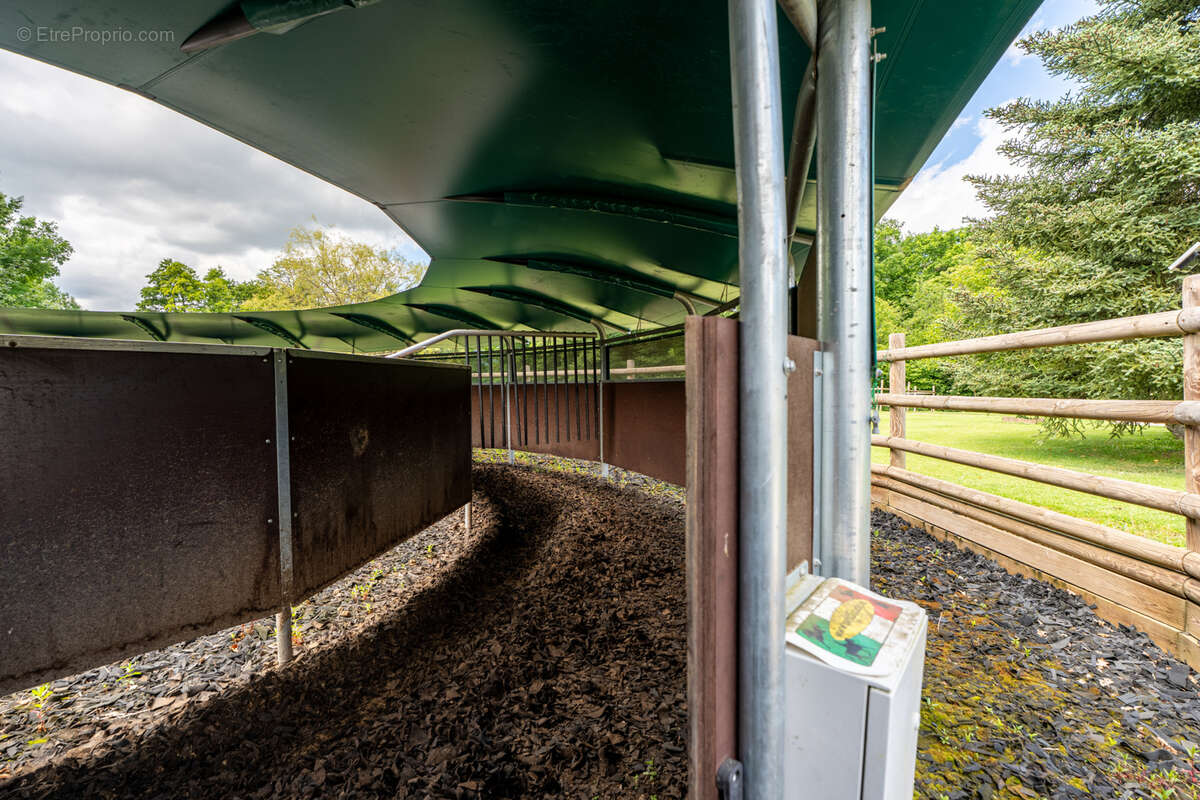 Maison à SAINT-GENIS-POUILLY