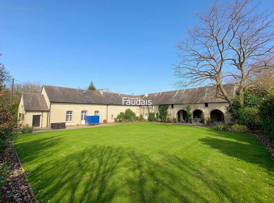 Maison 610 m² à Sainte-Mere-Eglise  - photo 3