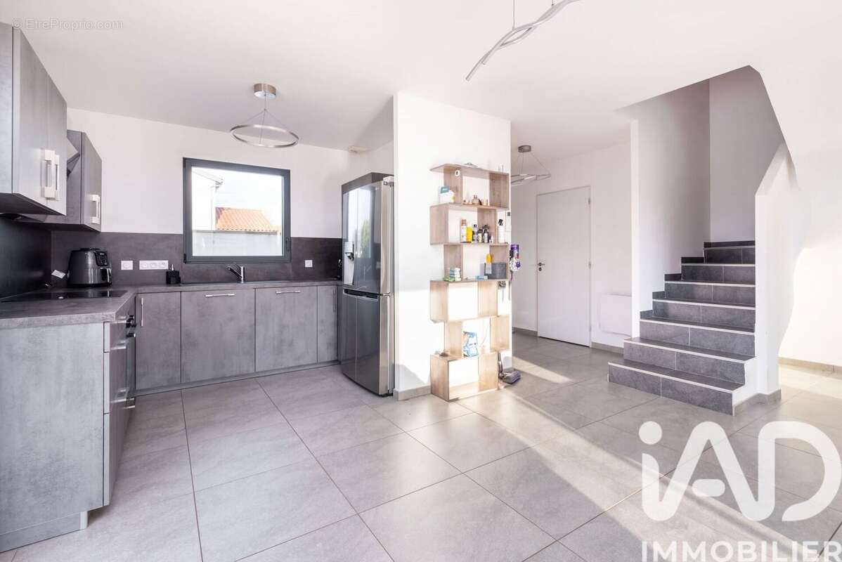 Maison 97 m² à Amberieux  - photo 4