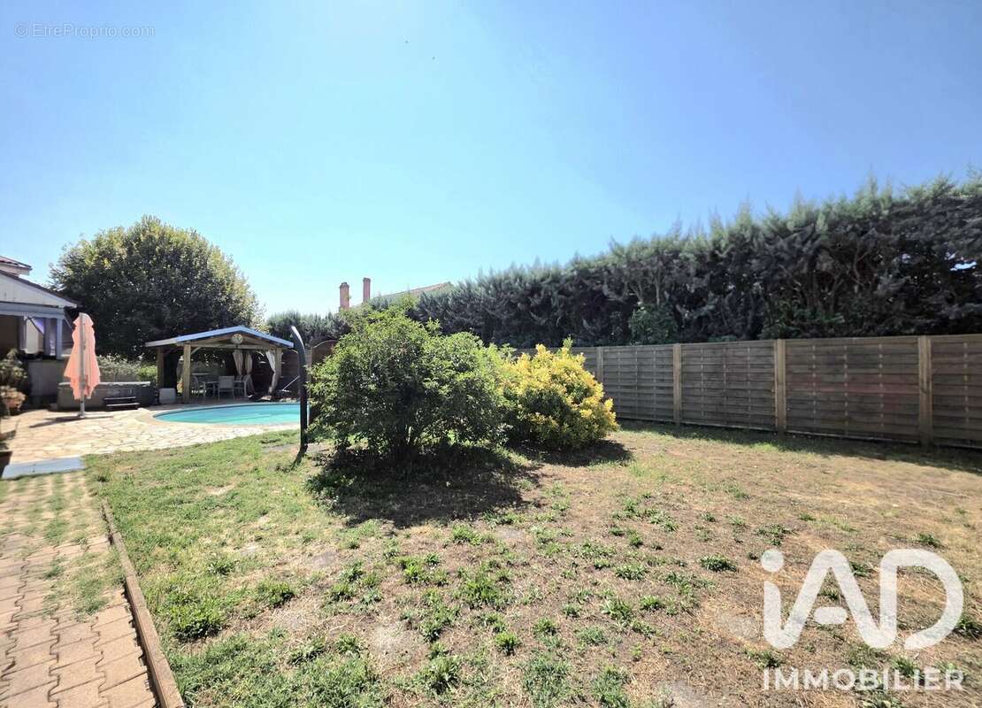 Maison 225 m² à Saint-Marcellin-En-Forez  - photo 5