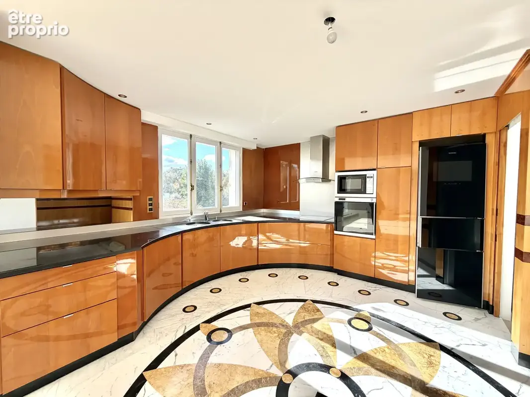 Duplex dernier etage !! 6 pieces 193m2 + terrasse 35m2 + balcon 6m2 + cave + parking - photo 5