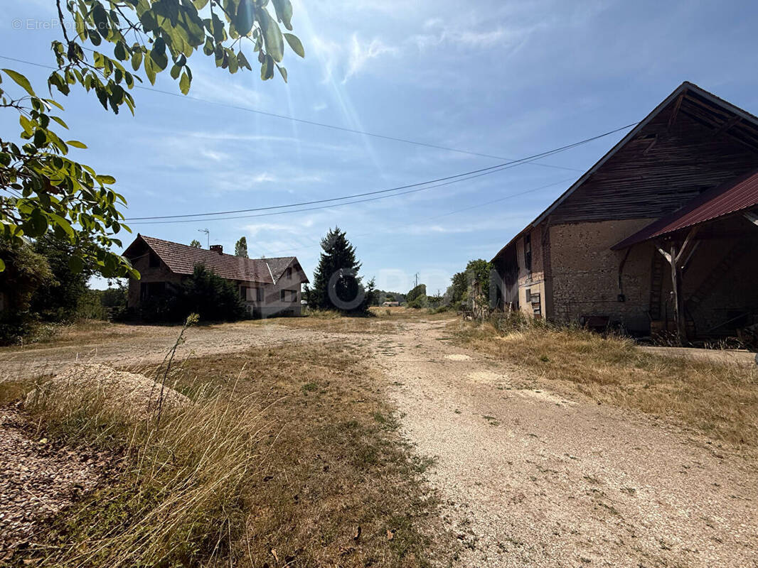 Maison à LAVAU