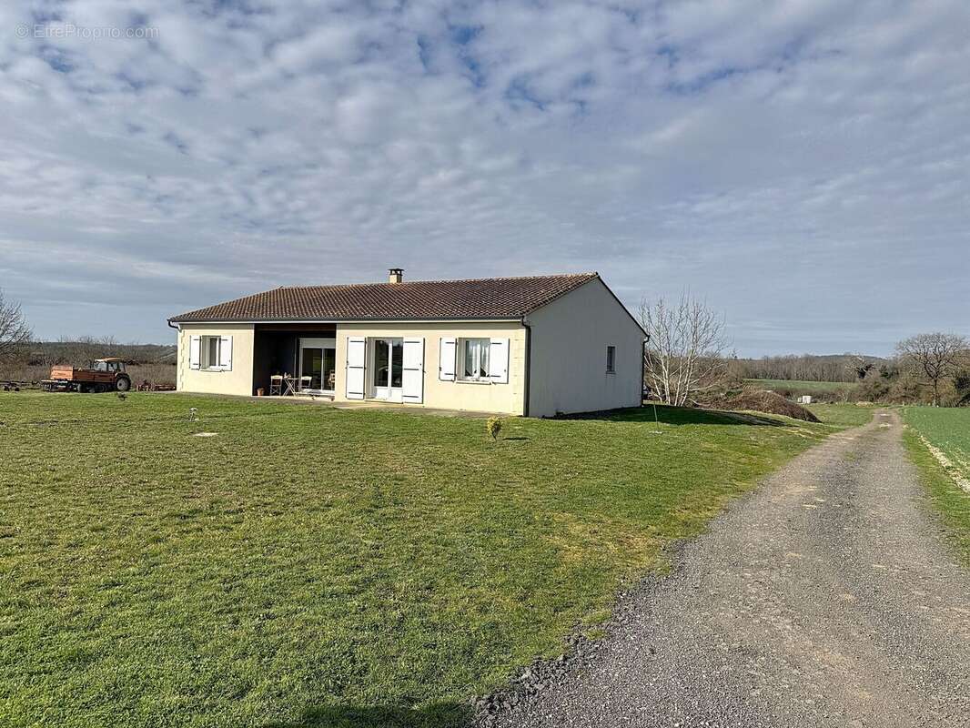 Maison à SAINT-PROJET-SAINT-CONSTANT