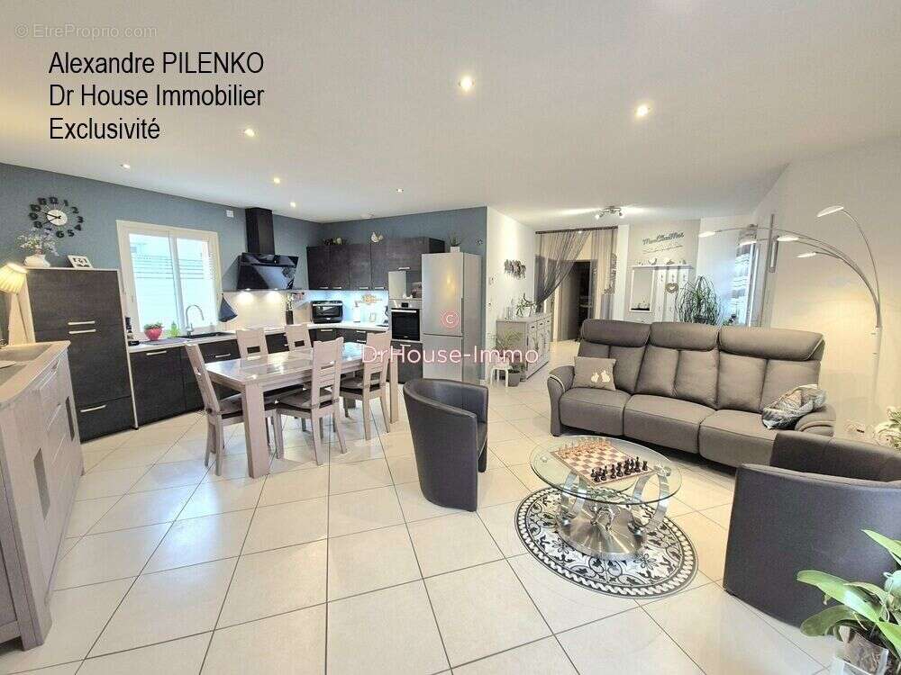 Maison à CHAMPFORGEUIL