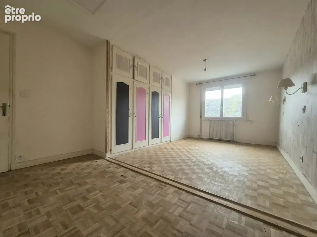 CONGRIER centre bourg maison de 129 m2 - quatre chambres double garage et dépendances sur un  terrain de 700 m2 clos de mûrs - photo 6