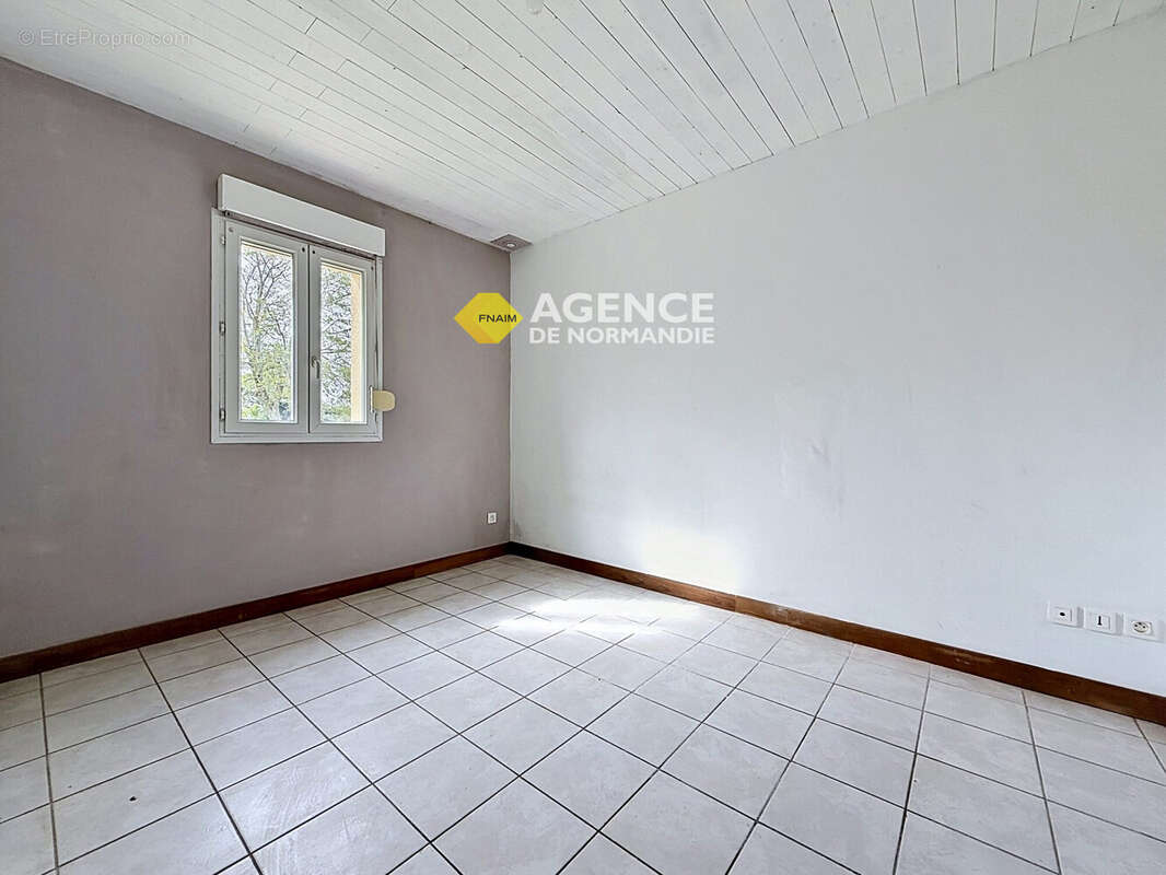 Maison à MONTREUIL-L'ARGILLE