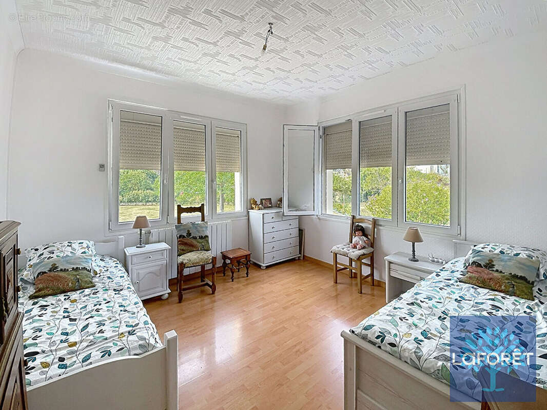 Maison Beaumont Le Roger 4 pièce(s) 111 m2 - photo 13