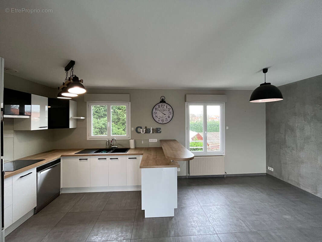 Maison à LA CHAPELLE-BASSE-MER