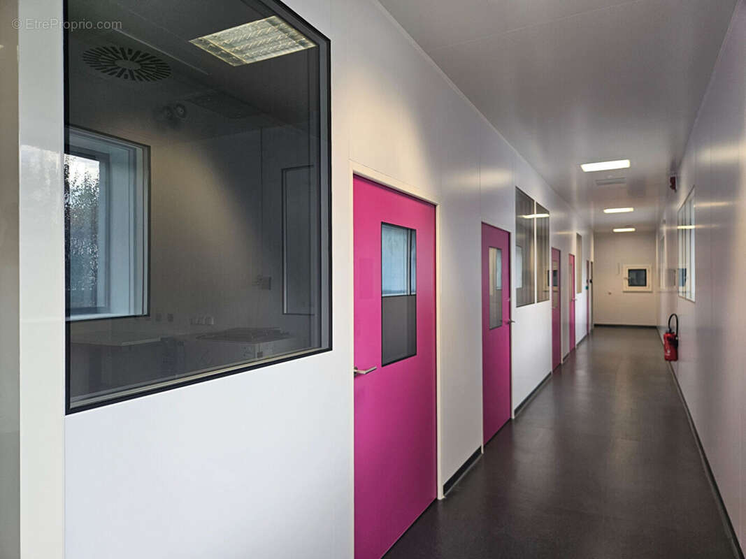 A vendre - local d'activités  - 1 200 m² sur un terrain de 4 413 m²  - emplacement stratégique - photo 14