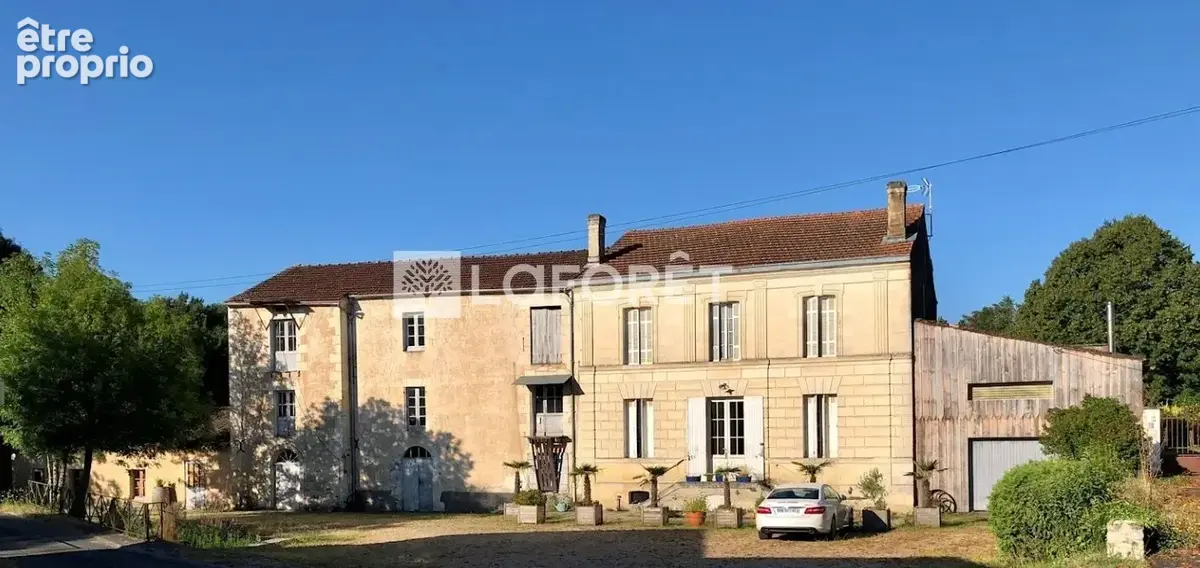 Maison de caractère, ancienne Minoterie, Atelier d'artiste et dépendances. - photo 2
