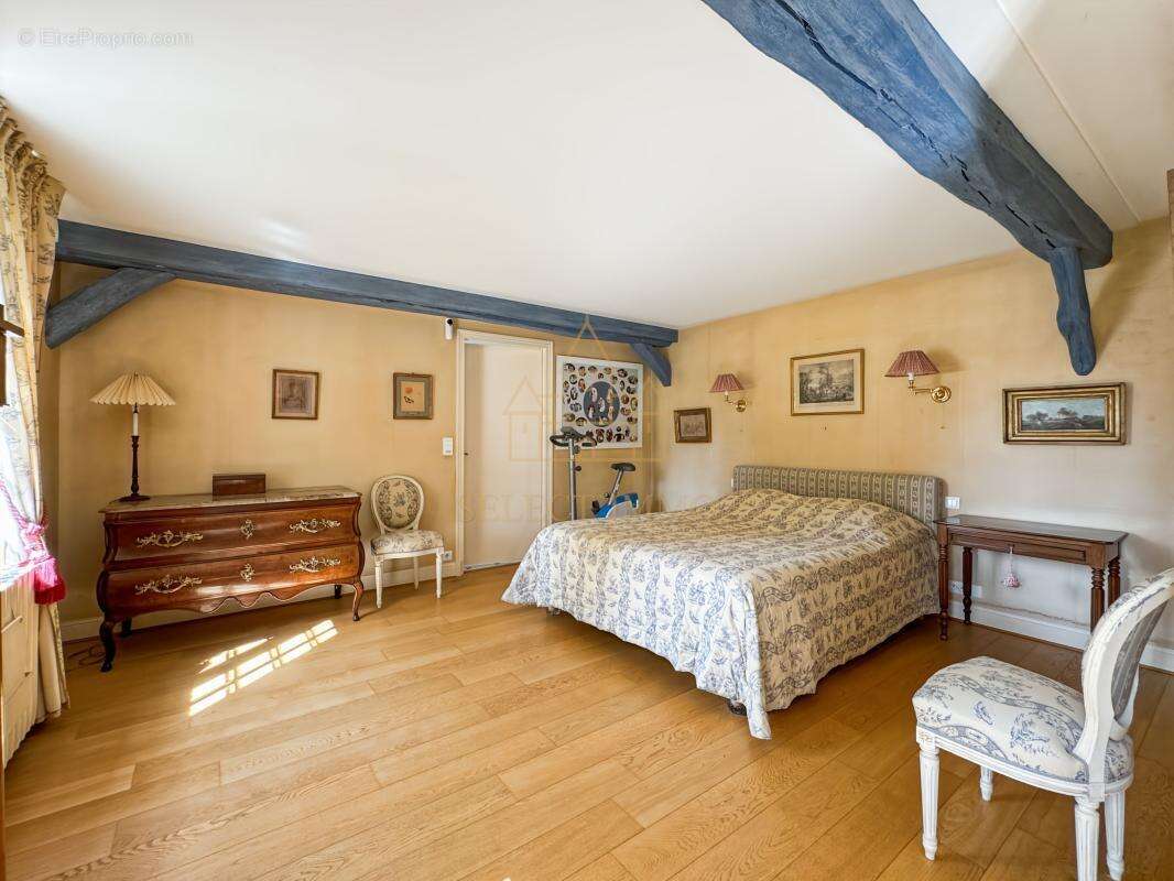 Propriété d'exception de 237m² dans un cadre d'exception et 400m² de dépendances - photo 10