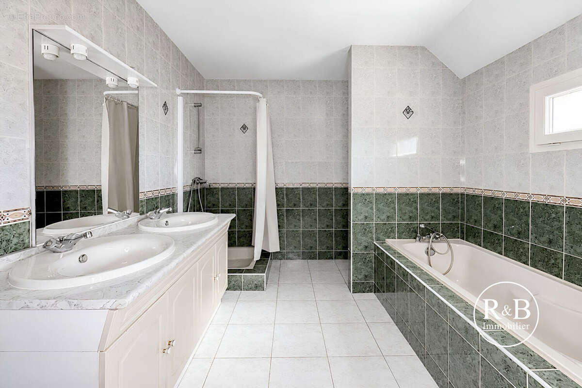 Maison à LES CLAYES-SOUS-BOIS