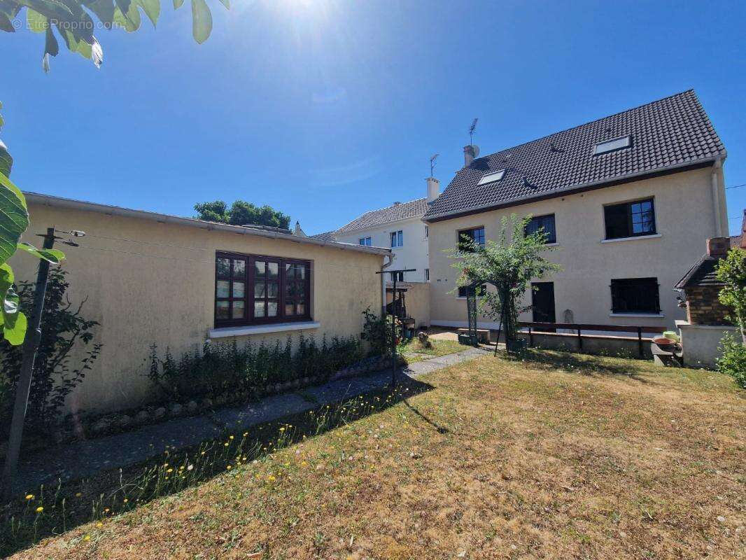 Maison 162 m² à Pontault-Combault  - photo 2