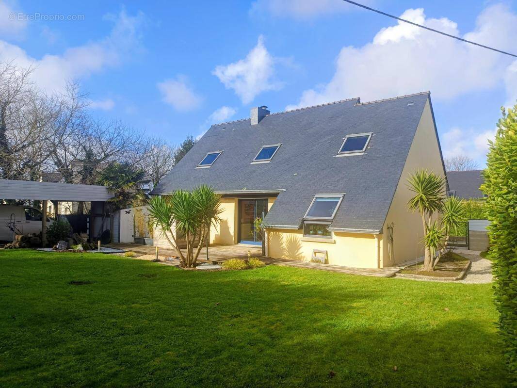 Maison à KERLAZ
