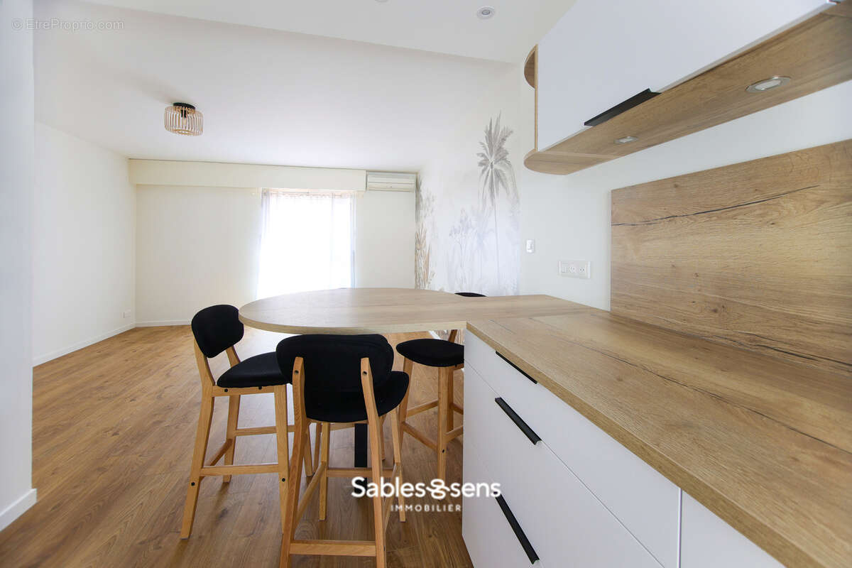 Appartement T4 rénové avec goût en plein cœur des Sables-d’Olonne   Garage en option - photo 4