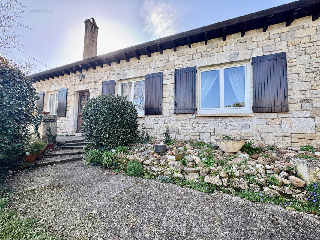 Maison à PUJOLS