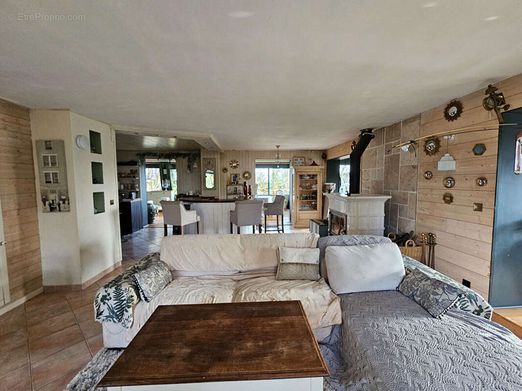 Maison à MONTMAIN