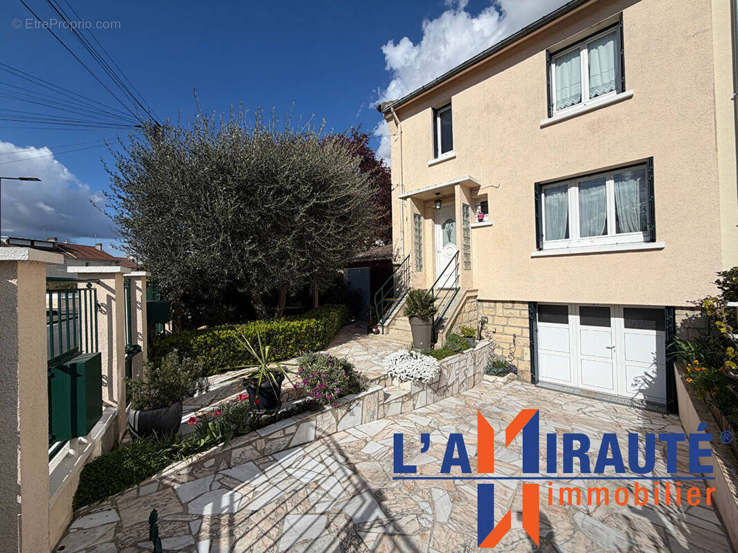 Maison à SARTROUVILLE