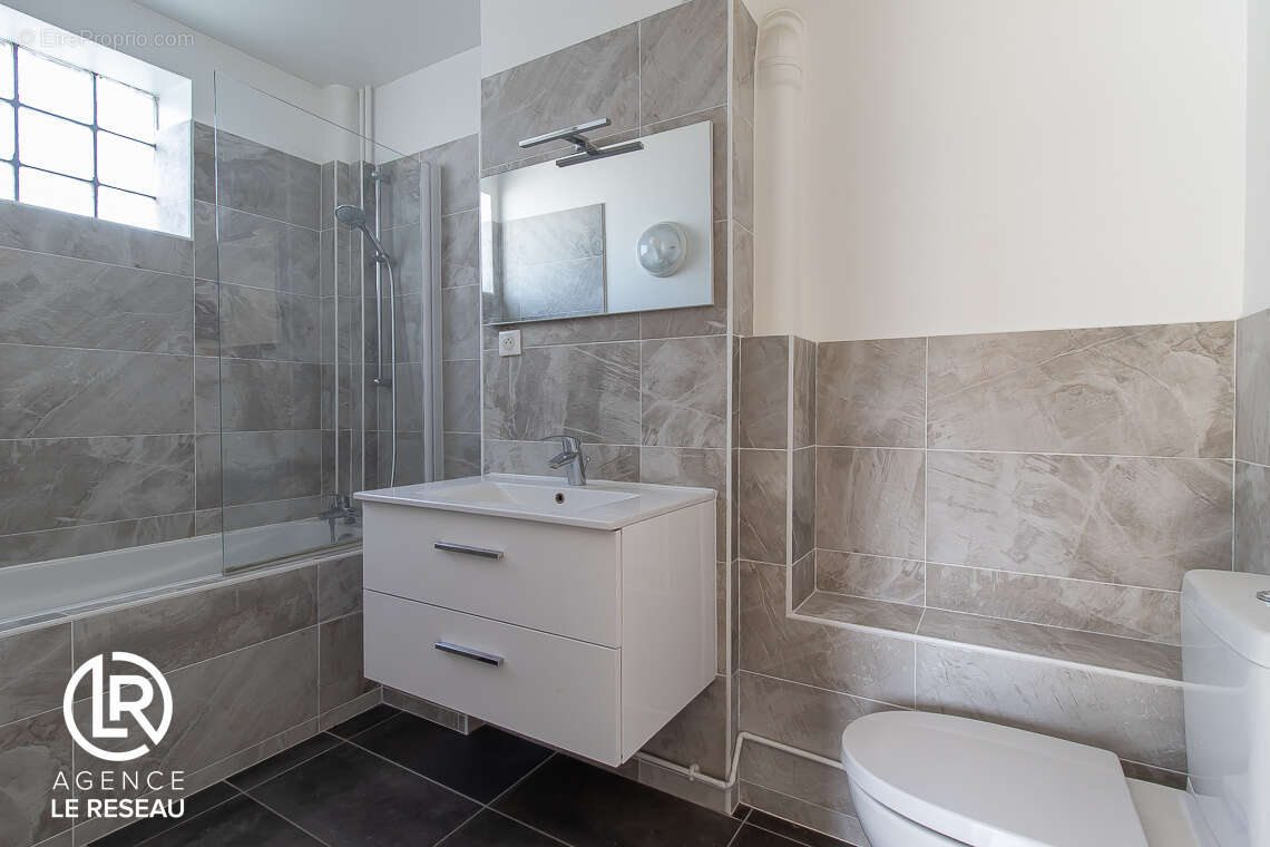 Studio lumineux avec balcon au 4ème étage avec ascenseur situé rue Voltaire - photo 4
