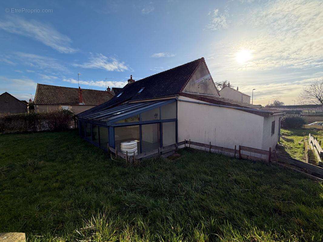 Maison à COULANGES-LES-NEVERS