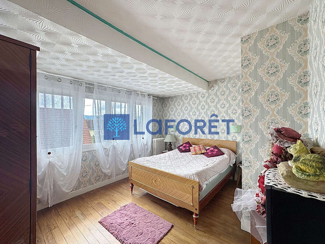 Maison à SAINT-ETIENNE-DU-ROUVRAY