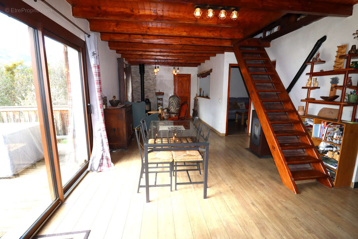 Maison à BEAUVEZER