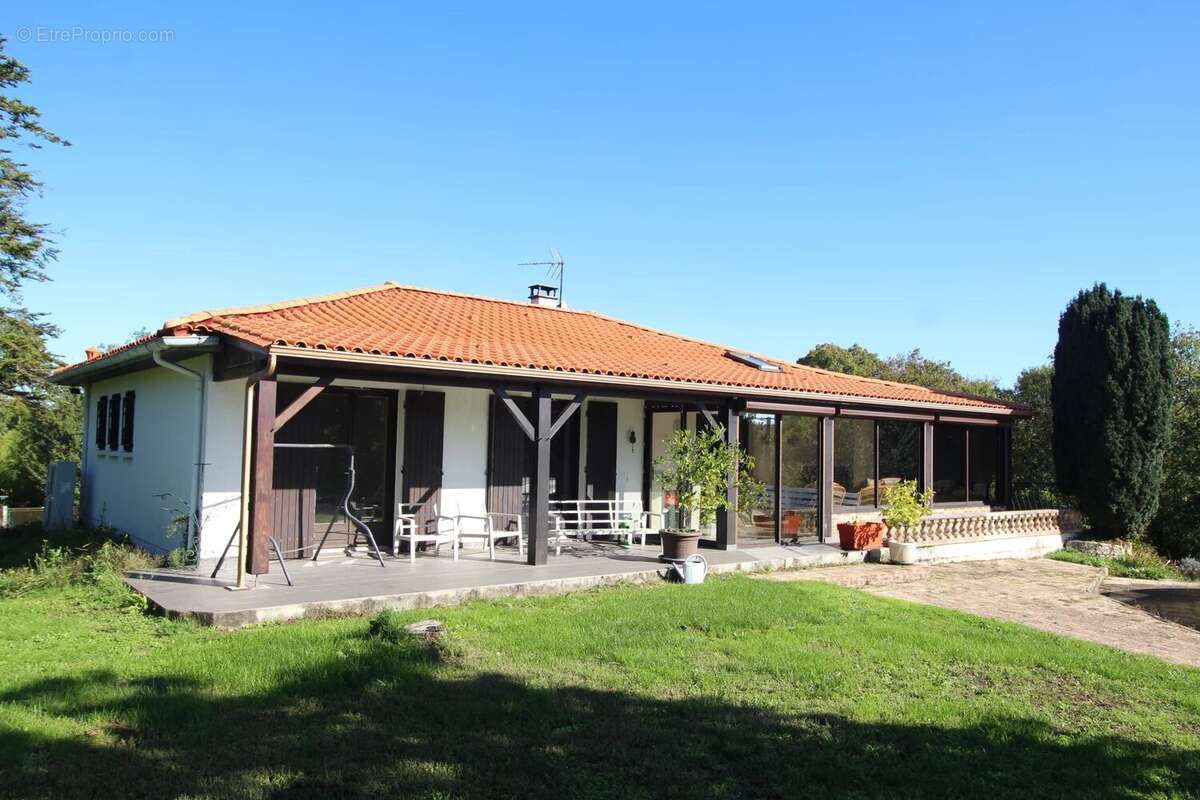 Maison individuelle de trois chambres avec studio d'une chambre, piscine et grand terrain - photo 15