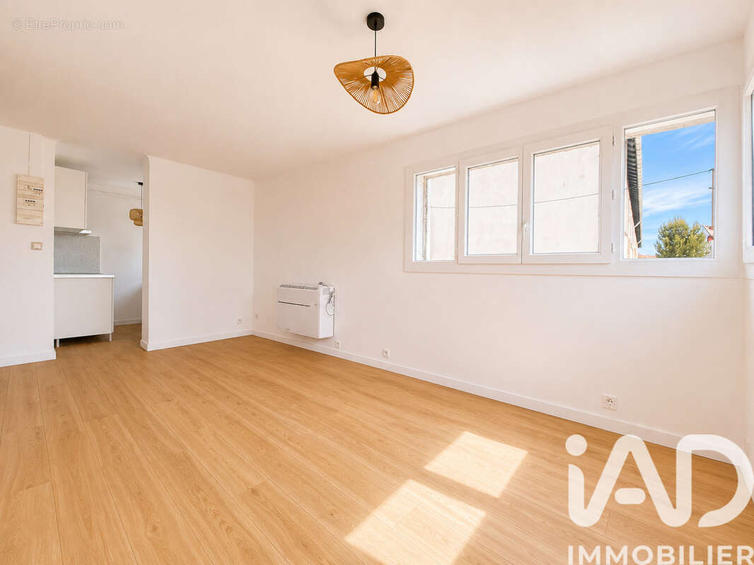 Photo 2 - Appartement à MARSEILLE-12E