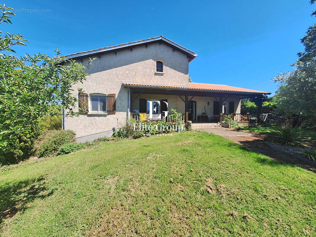 Maison à PUYMOYEN