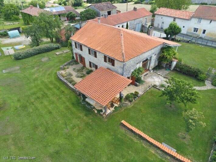 Maison à CELLEFROUIN