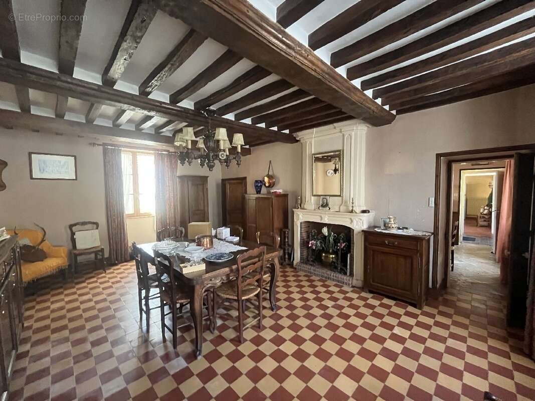 Maison à LONGUES-SUR-MER