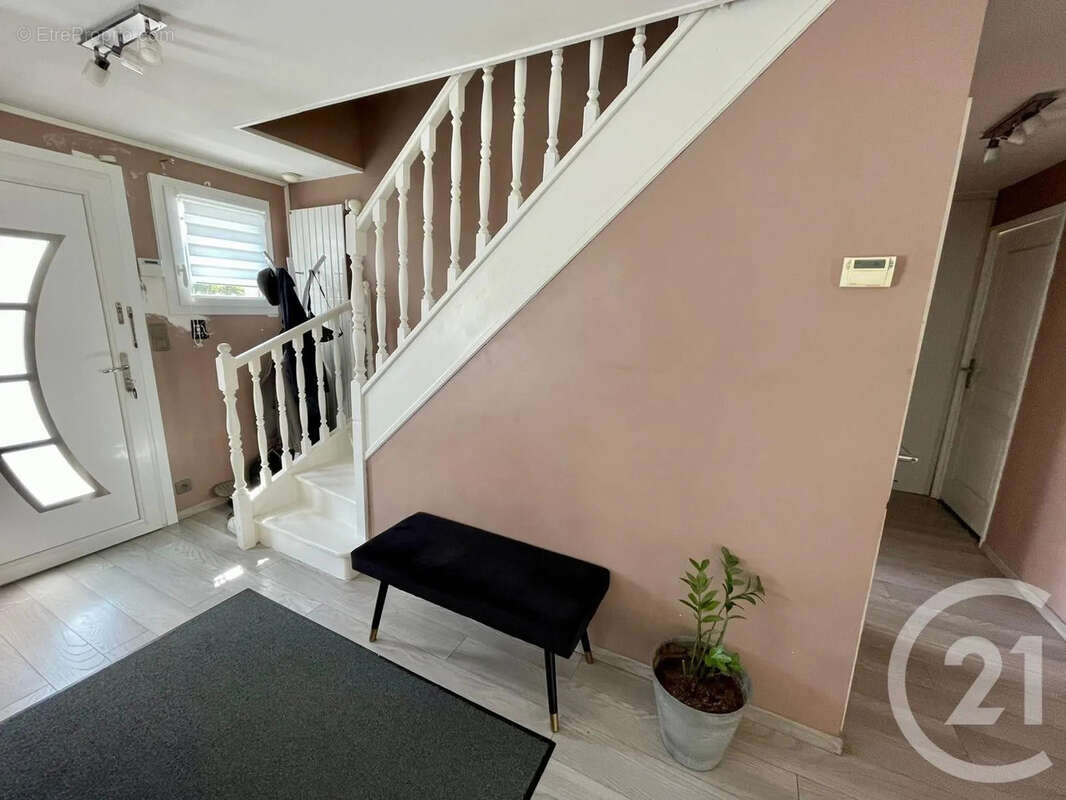 Maison 94 m² à Nantouillet  - photo 2
