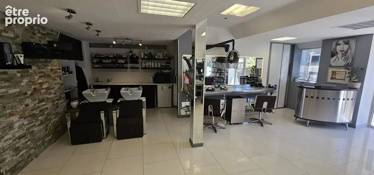 Cession de fonds de commerce – salon de coiffure 70 m² ​emplacement n°1 à la moutonne (commune de la crau - 83) - photo 2