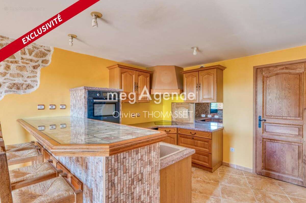 Appartement à COUZON-AU-MONT-D&#039;OR