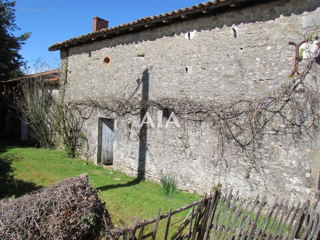 Maison à SAINT-COUTANT