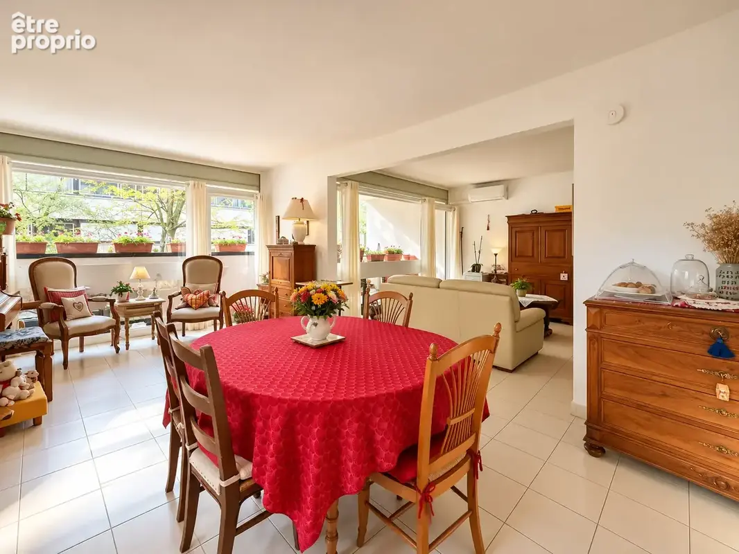 LILLE SAINT-MAUR - T4 de 126m2 avec double Terrasse, Garage et Cave - photo 3