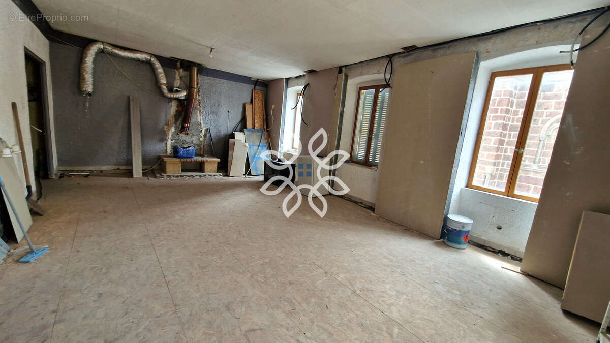 Immeuble de caractère au cœur de Saint-Georges-d'Aurac - photo 5