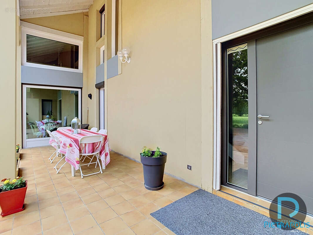 Maison 294 m² à Montracol  - photo 4