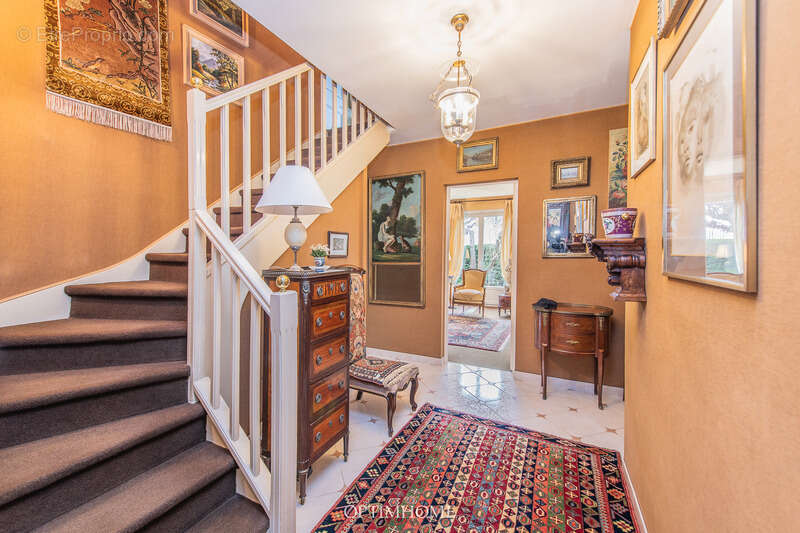 Maison à SAINT-NOM-LA-BRETECHE