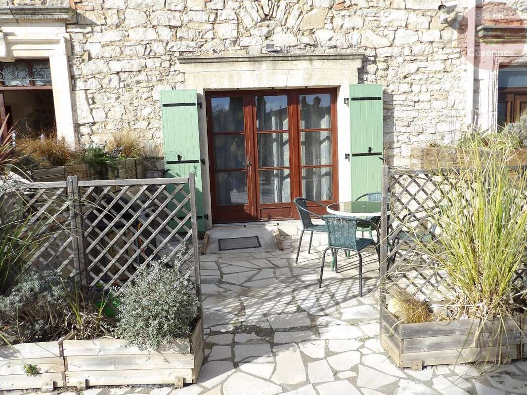 Appartement à CANAULES-ET-ARGENTIERES