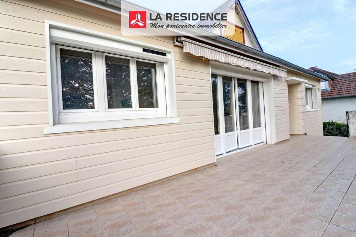 Maison 118 m² à La Chaussee-Saint-Victor  - photo 2