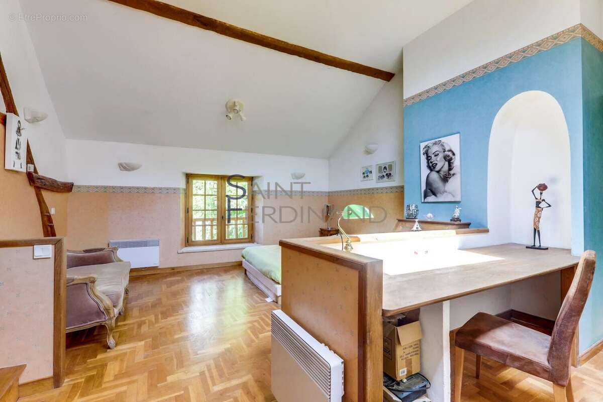 Maison à SAINT-CYR-SOUS-DOURDAN