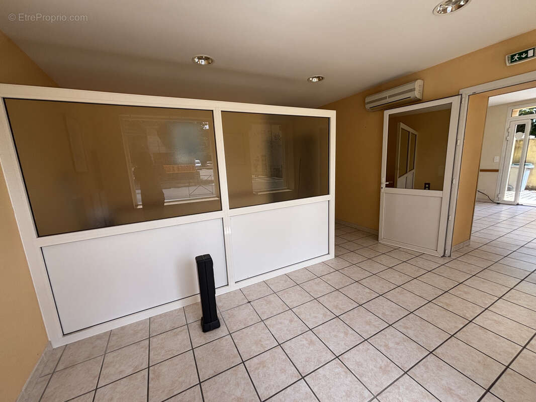 Cazouls ! local commercial de 75 m2 libre avec 2 cours privatives - photo 5