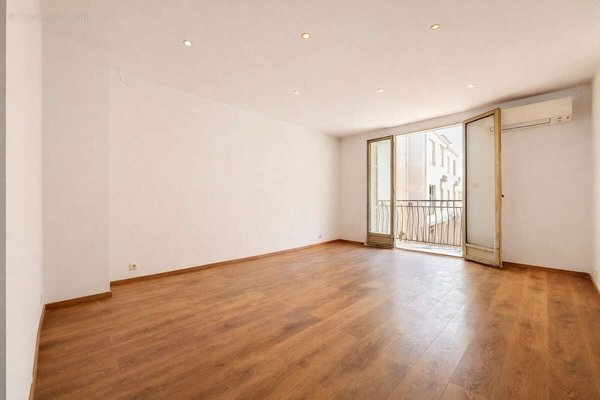 Appartement T3 lumineux avec terrasses - entrée centre-ville ? potentiel + aides ORELI (double vitrage & clim) - photo 3